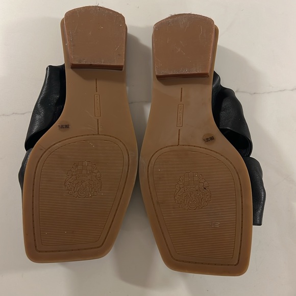 Vince Camuto Women’s black leather sandal with silver metal detail. Size 8. - Picture 2 of 3